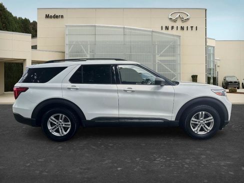 Used 2020 Ford Explorer XLT w/ Equipment Group 202A AWD/4WD image 4