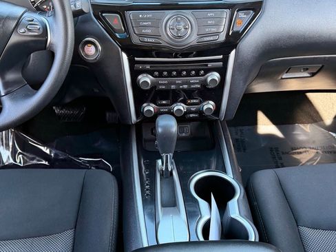 Used 2020 Nissan Pathfinder S FWD image 14