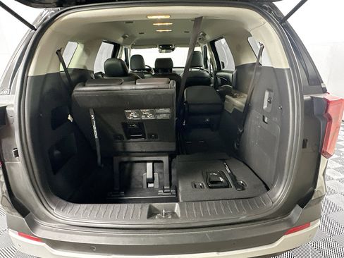Used 2025 Kia Carnival FWD image 30