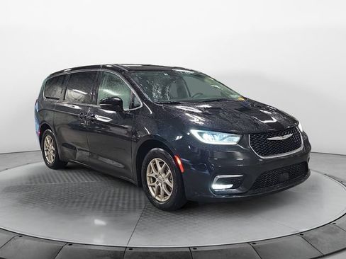 Used 2024 Chrysler Pacifica Touring-L FWD image 7