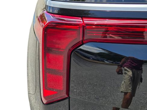 New 2026 Kia Carnival EX FWD image 11