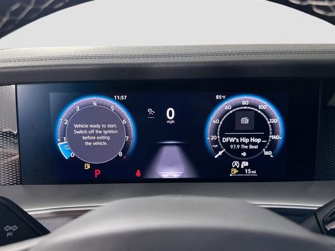 Certified 2025 Volkswagen Tiguan SE image 10