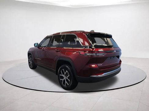 Certified 2025 Jeep Grand Cherokee Limited w/ Luxury Tech Group II AWD/4WD image 4