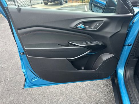 Used 2025 Chevrolet Trax RS w/ Driver Confidence Package image 11