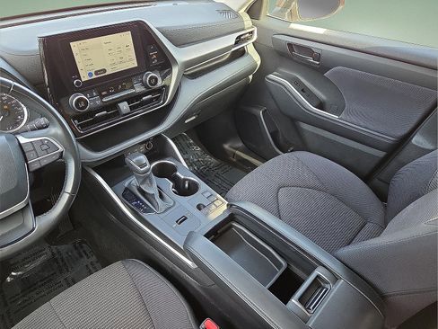 Used 2024 Toyota Highlander LE image 20
