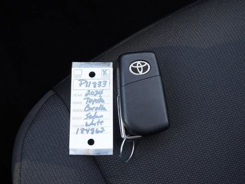 Used 2024 Toyota Corolla LE image 33