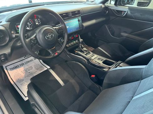 Used 2025 Toyota GR86 Premium w/ ALL Weather Mat Package (TMS) RWD image 13