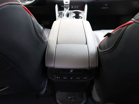 Used 2023 Toyota Highlander LE FWD image 24