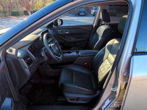 Used 2023 Nissan Rogue Platinum w/ Platinum Premium Package image 8