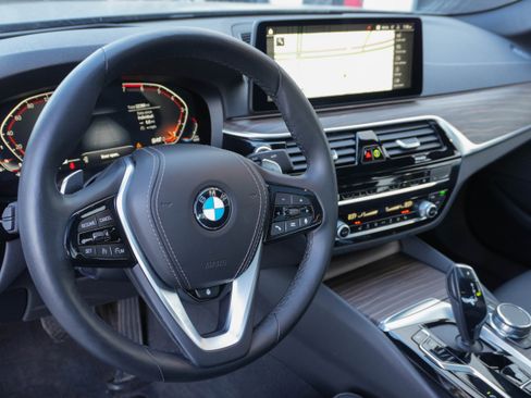 Certified 2023 BMW 530i xDrive w/ Premium Package image 10