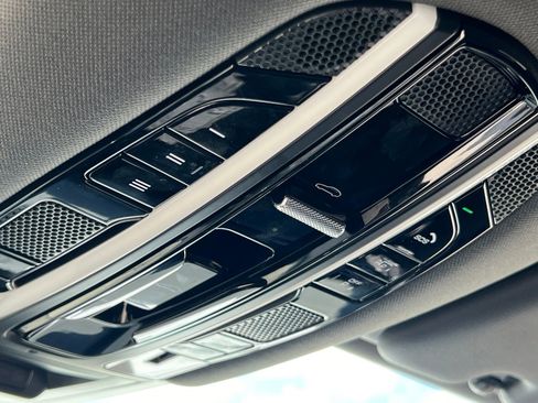 Certified 2021 Porsche Cayenne AWD/4WD image 33