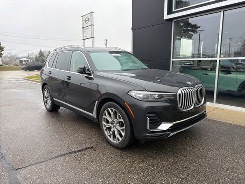 Used 2022 BMW X7 xDrive40i w/ Executive Package image 3