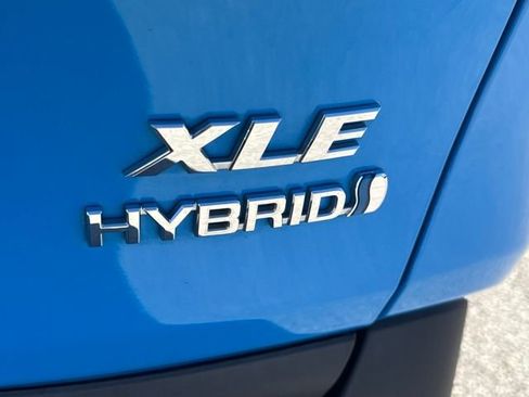 Used 2021 Toyota RAV4 XLE image 6