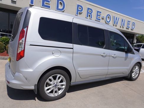 Used 2017 Ford Transit Connect XLT FWD image 6