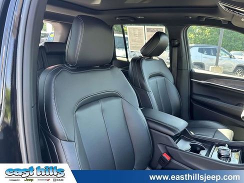 Certified 2025 Jeep Grand Cherokee Limited w/ MOPAR Finishing Package AWD/4WD image 25