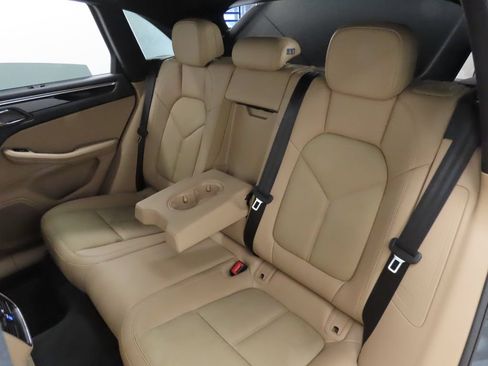Certified 2024 Porsche Macan AWD/4WD image 41