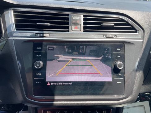 Used 2020 Volkswagen Tiguan SEL w/ 3rd Row Seat Package AWD/4WD image 15