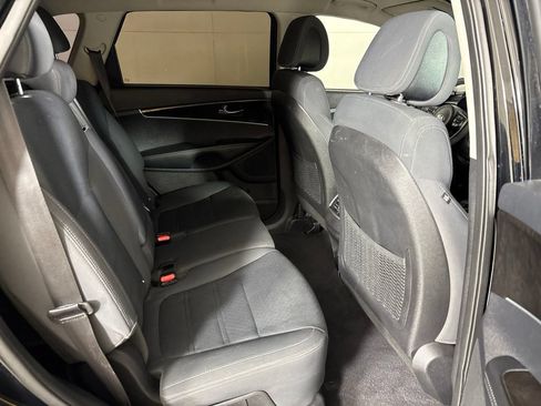 Used 2016 Kia Sorento FWD image 16