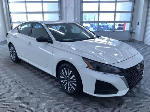 Used 2025 Nissan Altima 2.5 SV image 35