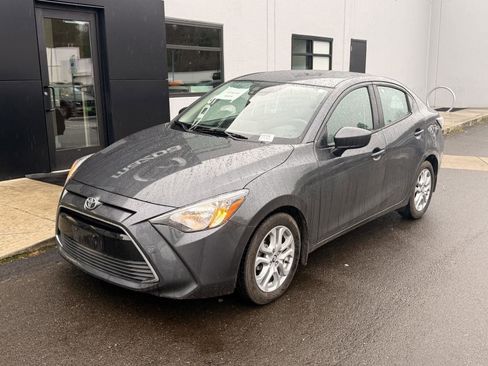 Used 2017 Toyota Yaris iA image 1