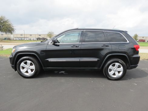Used 2012 Jeep Grand Cherokee Laredo image 3