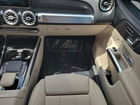 Used 2021 Mercedes-Benz GLB 250 image 18