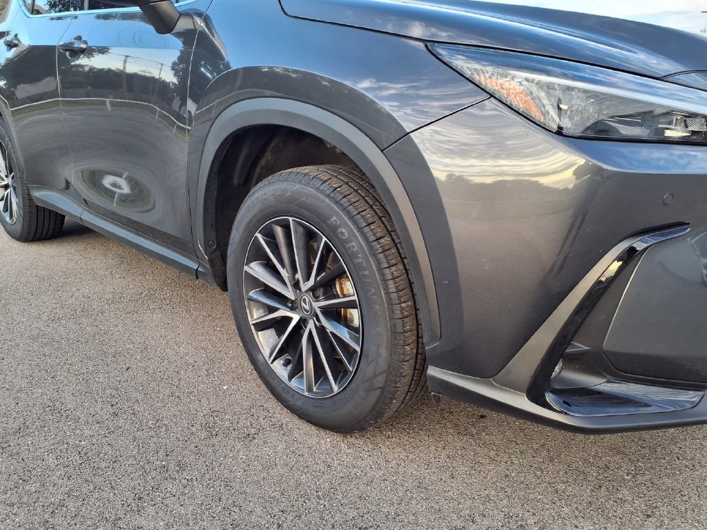 Used 2024 Lexus NX 250 FWD w/ Towing Package (2000 Lbs) image 18