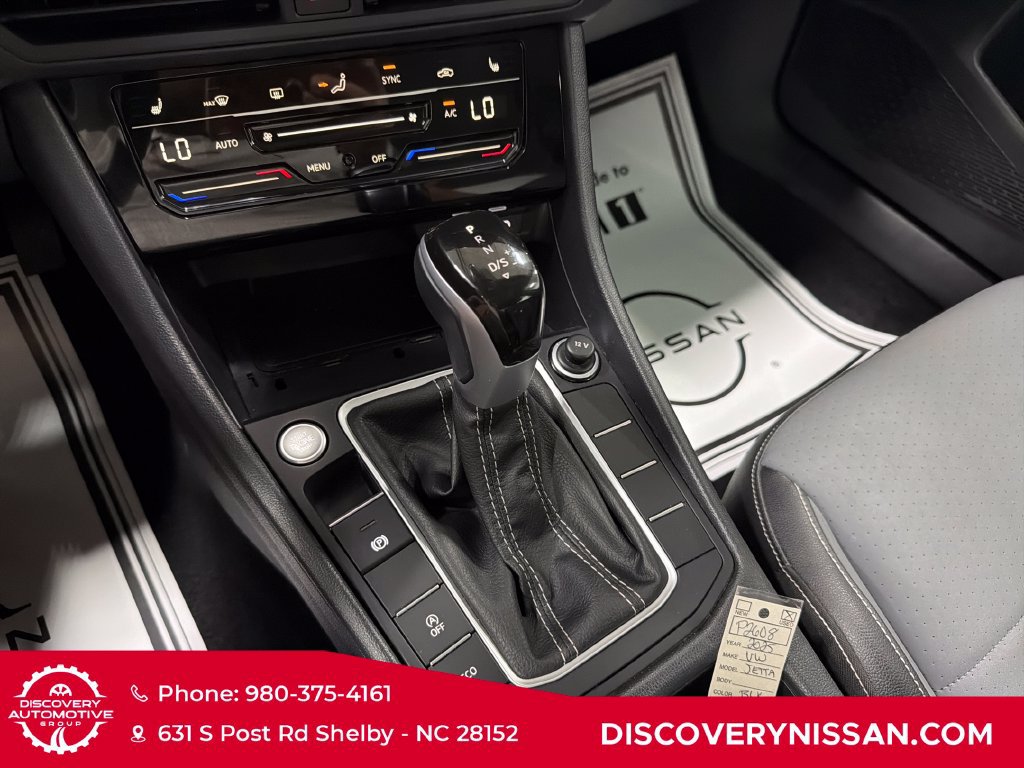 Used 2025 Volkswagen Jetta SE FWD image 23