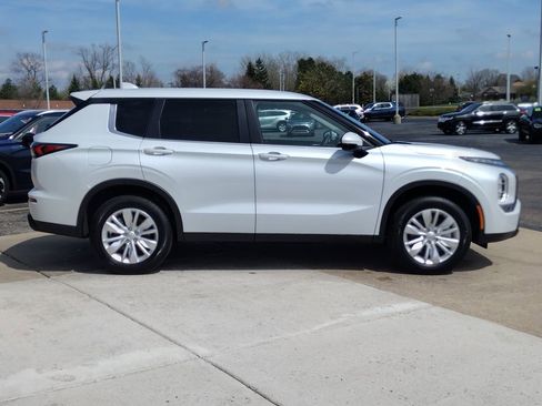 New 2026 Mitsubishi Outlander ES image 14