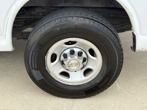 Used 2021 Chevrolet Express 2500 Extended w/ Driver Convenience Package RWD image 9