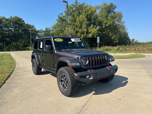 Used 2024 Jeep Wrangler Unlimited Rubicon AWD/4WD image 3