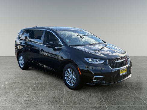 New 2026 Chrysler Pacifica Select image 7