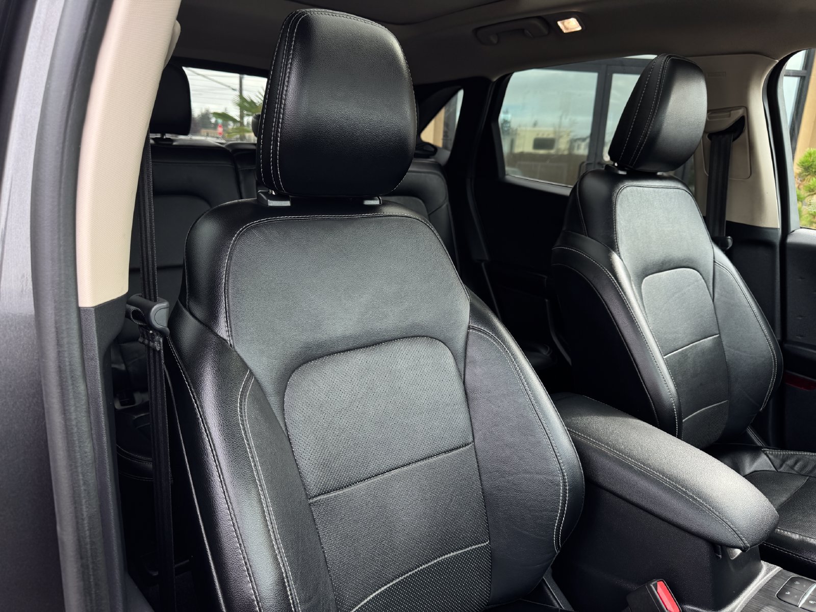 Used 2020 Ford Escape Titanium AWD/4WD image 22