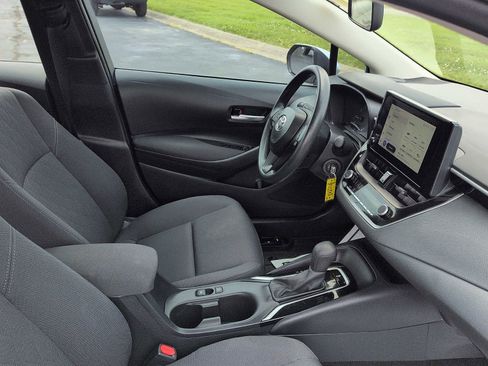 Used 2024 Toyota Corolla LE FWD image 10