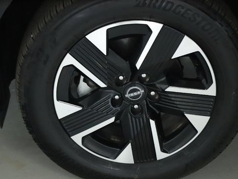 Certified 2025 Nissan Kicks SV AWD/4WD image 39