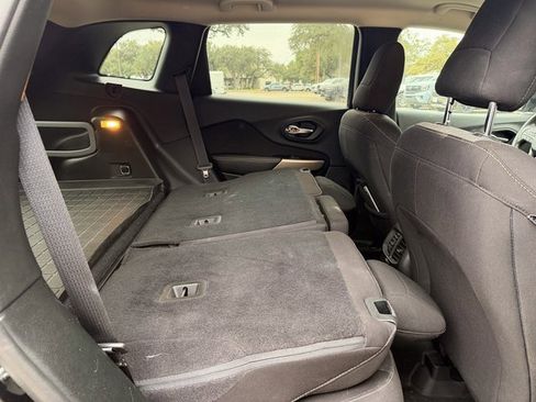 Used 2018 Jeep Cherokee Latitude image 18