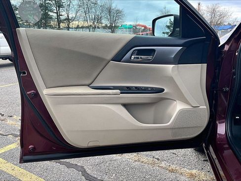 Used 2015 Honda Accord LX image 19