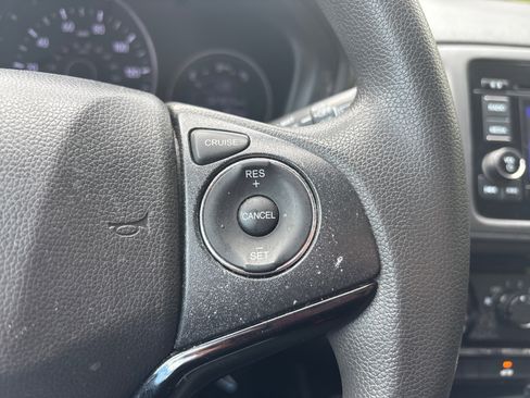 Used 2022 Honda HR-V LX image 43