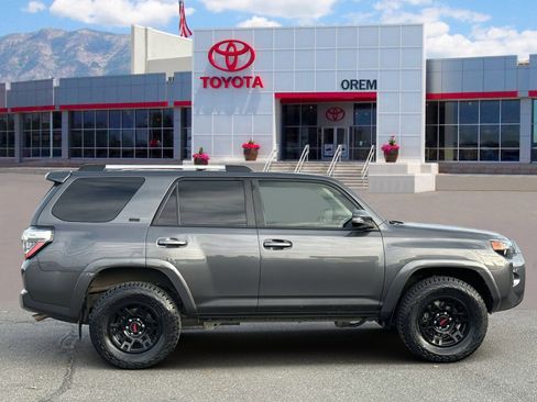 Used 2022 Toyota 4Runner SR5 Premium image 3