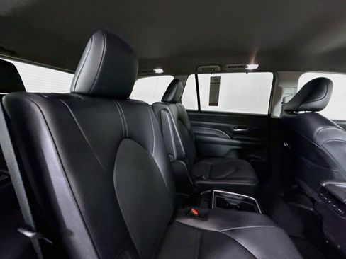 Certified 2025 Toyota Grand Highlander FWD image 42