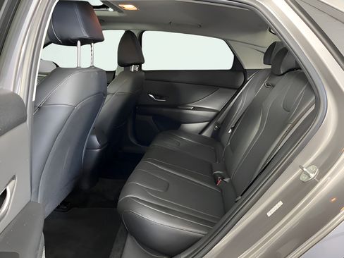 Used 2023 Hyundai Elantra Limited FWD image 12
