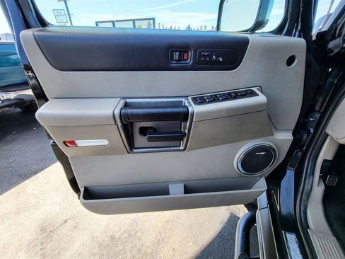 Used 2003 HUMMER H2 w/ Preferred Equipment Group image 21