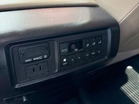 Used 2021 Toyota Sequoia Platinum RWD image 17