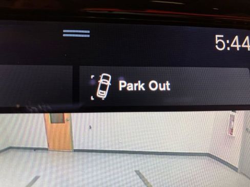 Used 2017 Volvo XC90 T6 Momentum w/ Vision Package image 37