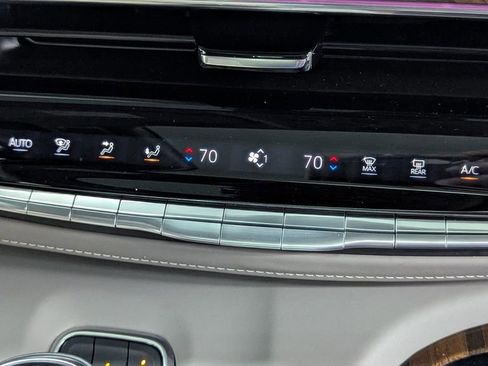 Used 2024 Cadillac Escalade Sport Platinum w/ LPO, ONYX Package AWD/4WD image 9