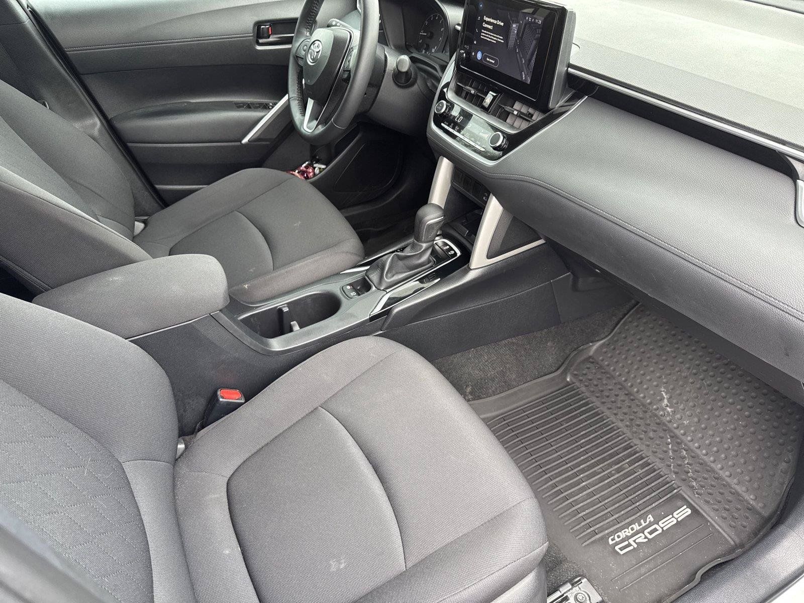 Used 2024 Toyota Corolla Cross LE FWD image 27