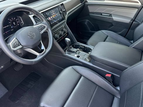 Used 2023 Volkswagen Atlas SE w/ Black Wheel Package FWD image 10