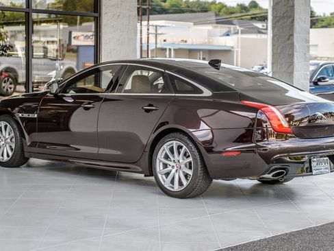 Used 2016 Jaguar XJ R-Sport RWD image 7