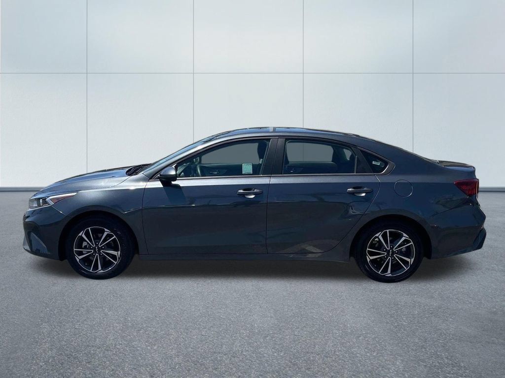 Used 2023 Kia Forte LXS FWD image 3