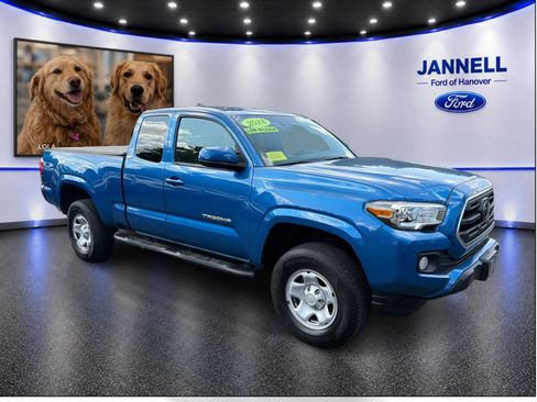 Used 2018 Toyota Tacoma SR5 AWD/4WD image 3